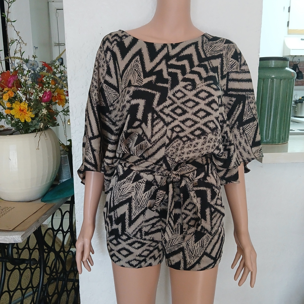 Guess Black and Tan Patterned Women Shorts